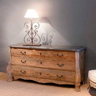 Muebles Rabanal cajón y lámpara